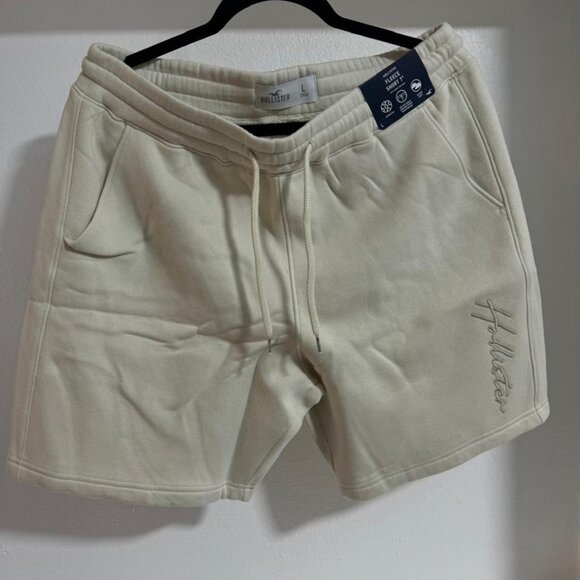 Hollister FLEECE LOGO GRAPHIC SHORTS - Picture 1 of 3
